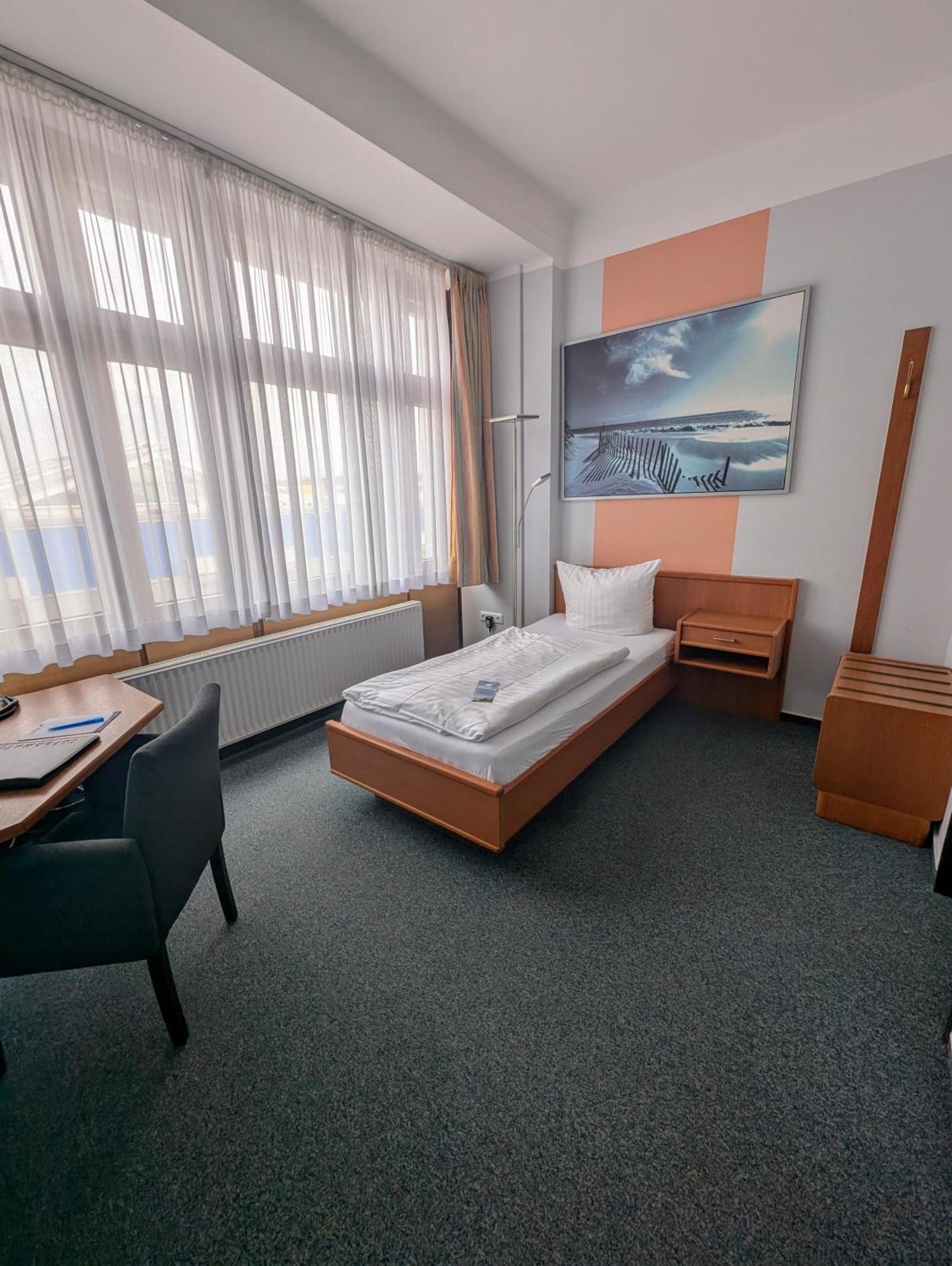 Dlrg Tagungszentrum Hotel Delphin バート・ネンドルフ エクステリア 写真
